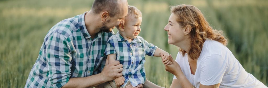 Laimīga ģimene pļāvā LIVEO